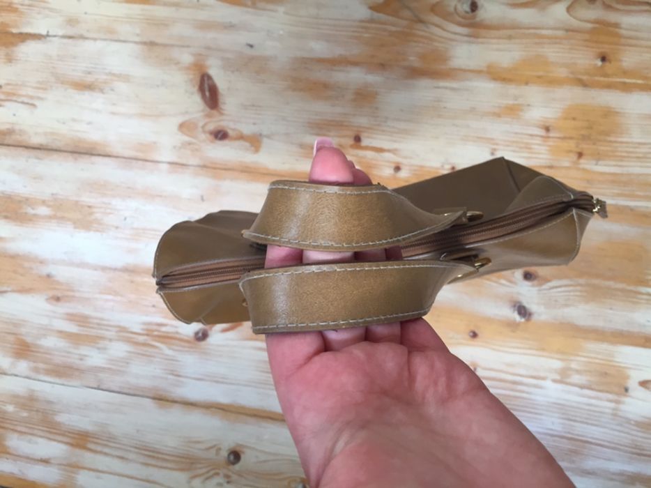 Karmelowa torba eko skóra formatu lekko ponad a4