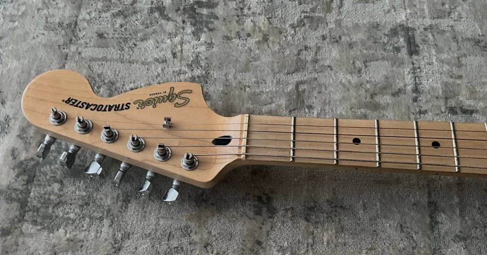 Gitarę Fender Squier Affinity Strat