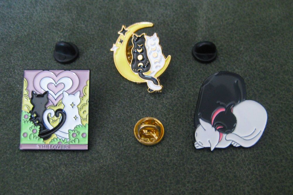 Pin Metalico Esmaltado Gatos a Namorar na Lua NOVO