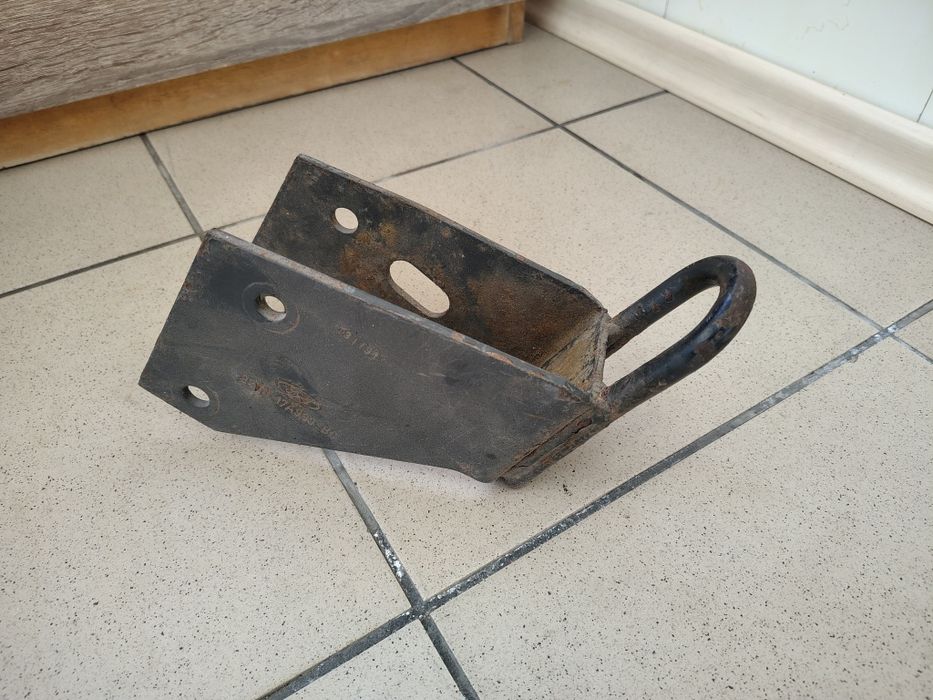 Буксирувальне кріплення кронштейн