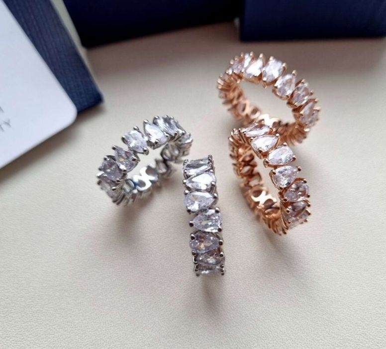 Каблучка Swarovski  matrix 58 р