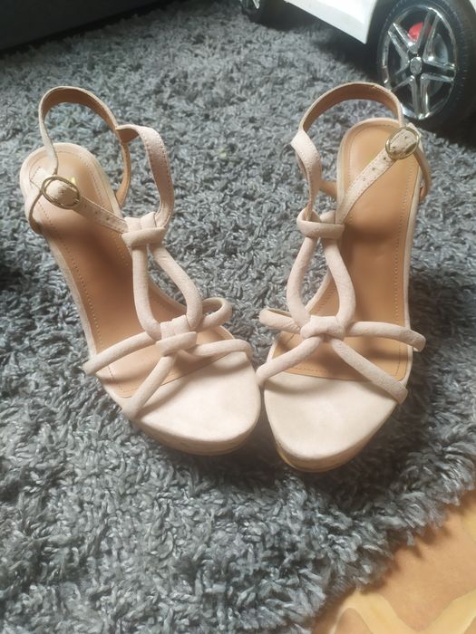 Piękne,lekkie sandały H&M pudrowy róż.