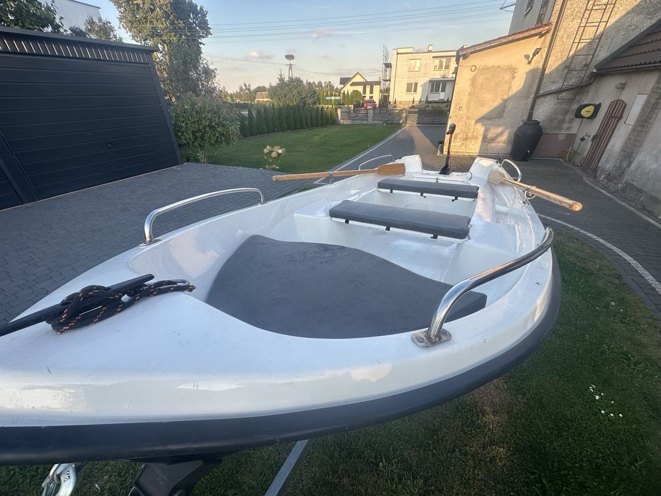 Łódka Wiosłowa  + przyczepka.