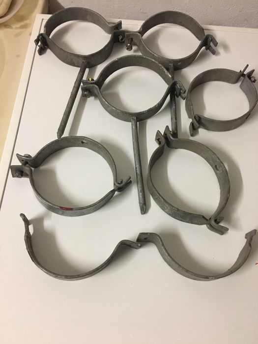 Obejmy do rury spustowej 100 mm