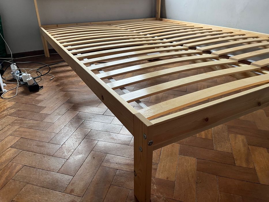 Cama ikea em pinho 140*200