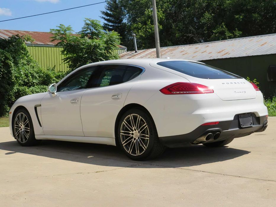 Porsche Panamera 4S      2015