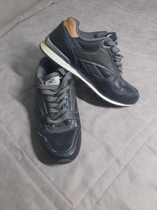 Чорні шкіряні кросівки для підлітка 37 розміру