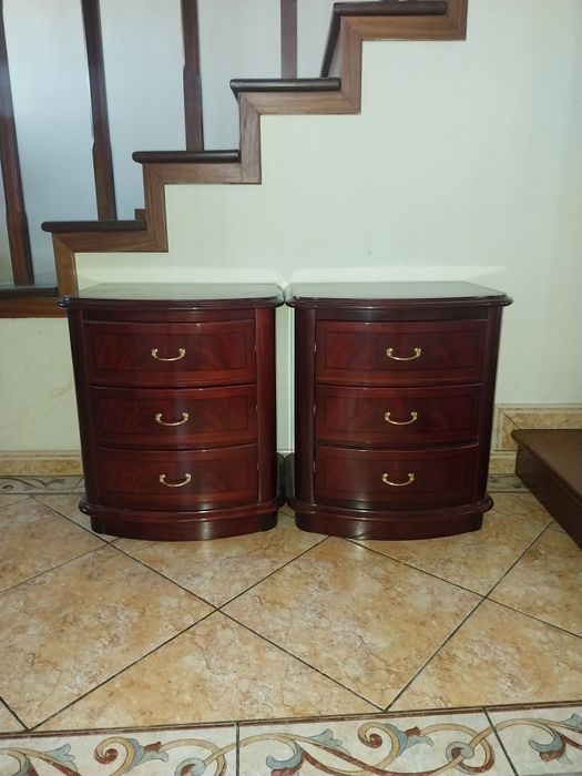 Mesinhas de cabeceira em madeira