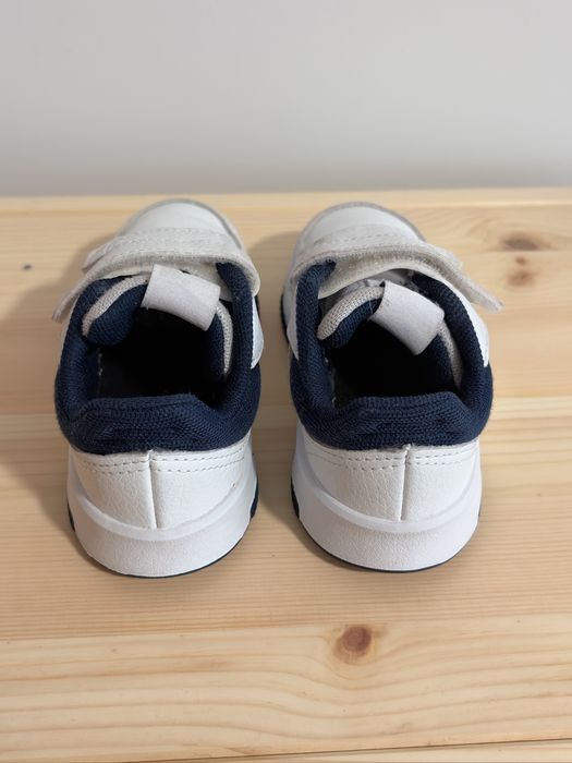 Sapatilha adidas