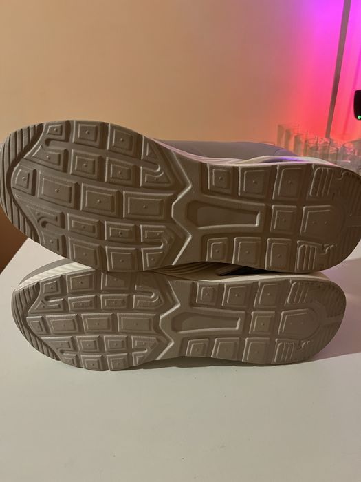 Продам кросівки жіночі