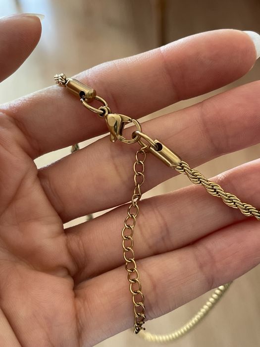 Colar dourado em aço inoxidável