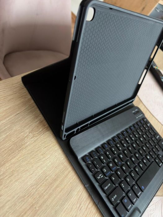 Ipad 9th generacji 10,2 + Apple Pencil 1 + etui z klawiaturą