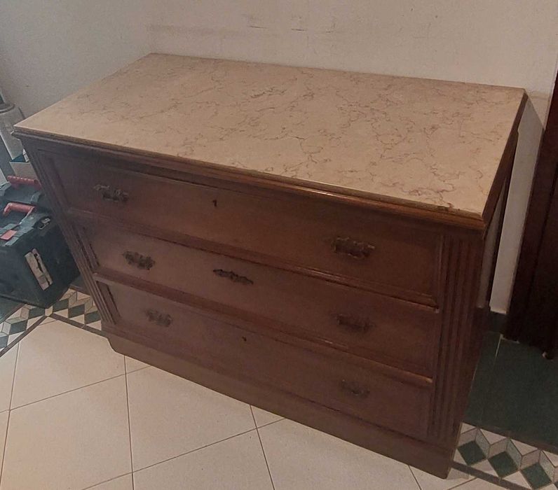 Cómoda antiga madeira e mármore