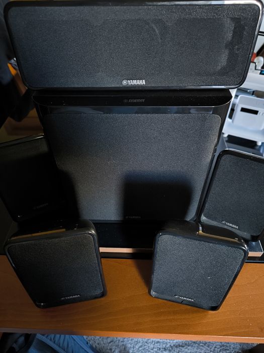 Yamaha 5.1 Speaker Columns for Amplifier