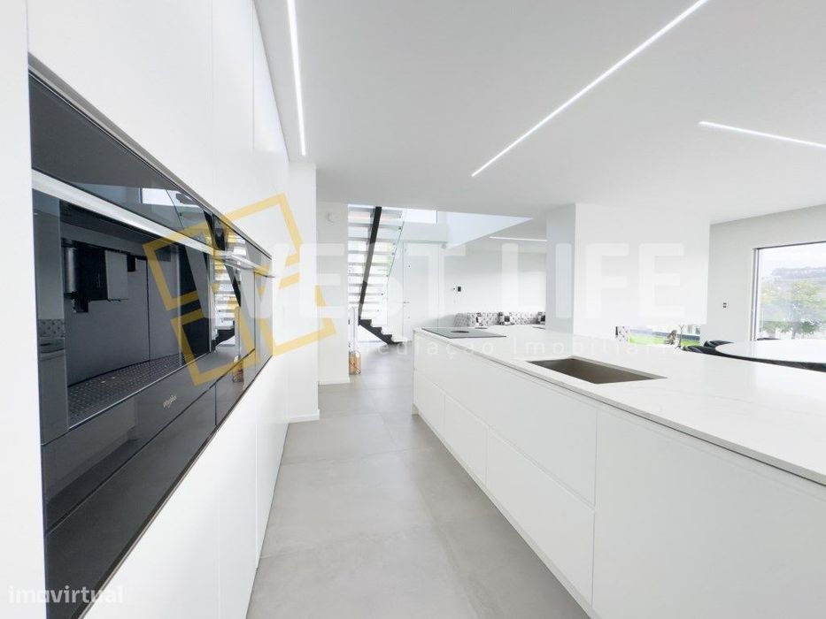 Magnifica moradia T3 de arquitetura contemporânea em Mafra como NOVA
