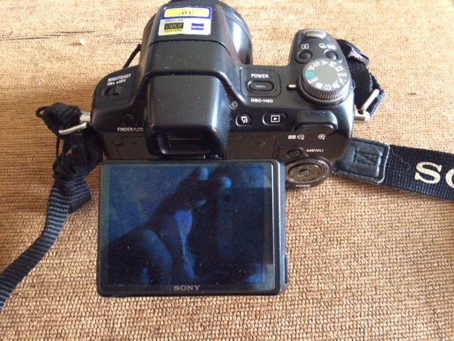 Sony Cyber-shot DSC-H50 9.1MP Digital Camera - Black