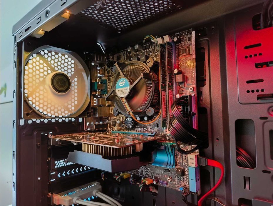 PC Gaming de Entrada | Como Novo Quinta do Conde • OLX.pt