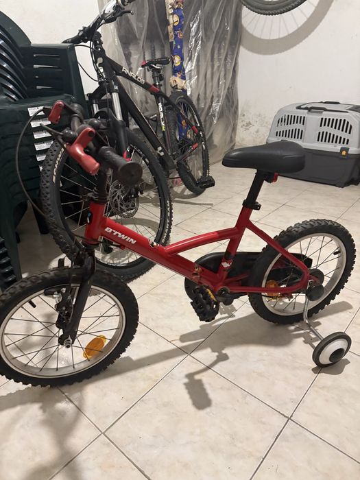 Vendo bicicleta com rodinhas em exlente estado