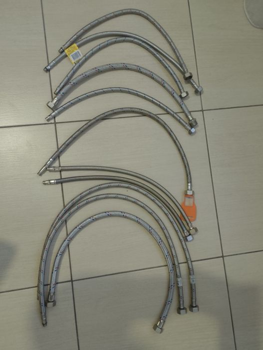 Шланг сантехнический гибкий одним лотом.