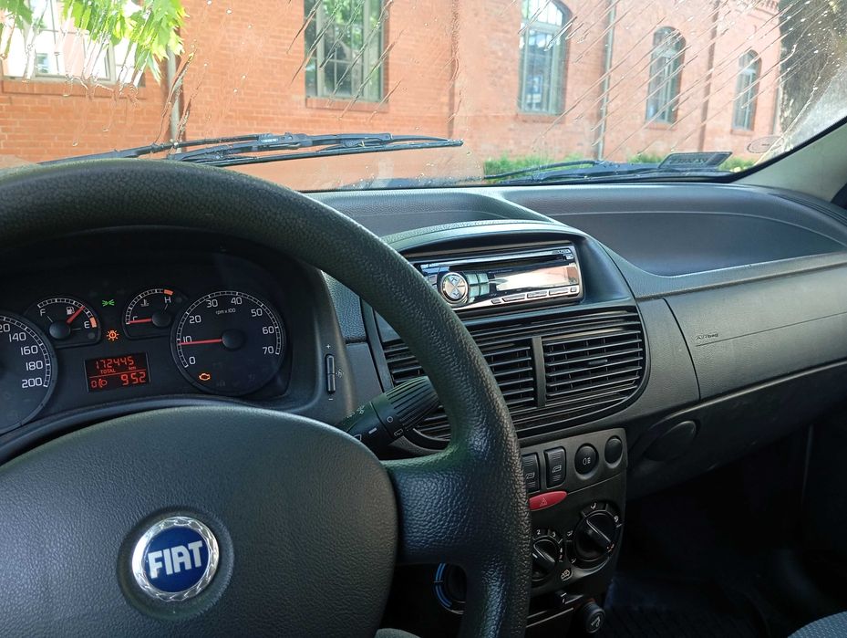 Fiat Punto II (2004), 1.2 benzyna, 5-drzwiowy hatchback - Idealny do jazdy miejskiej