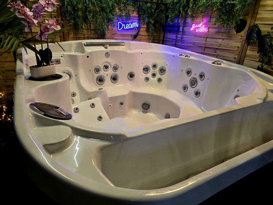 Jacuzzi Coastspa Cascade II Balboa ST4 WIFI najwyższa klasa wanny