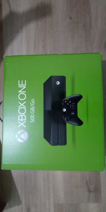 Xbox One 500GB na Caixa + Comando c/ Bateria Recarregável