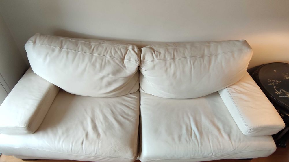 Sofás em pele branca de 3 e 2 lugares (usados)