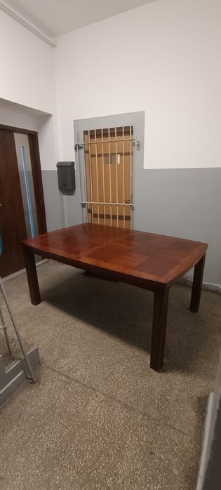 Piękny duży stół rozkładany.transport