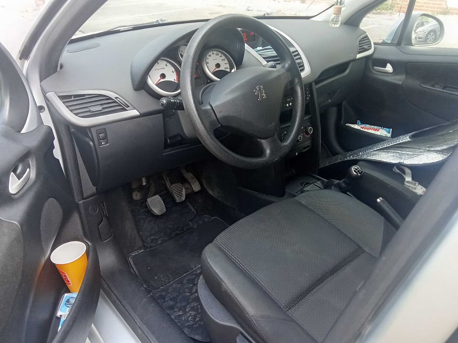 Peugeot 207 -5 Lugares Diesel 2010