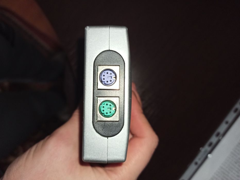 Продам Surecom KVM-переключатель 4-port