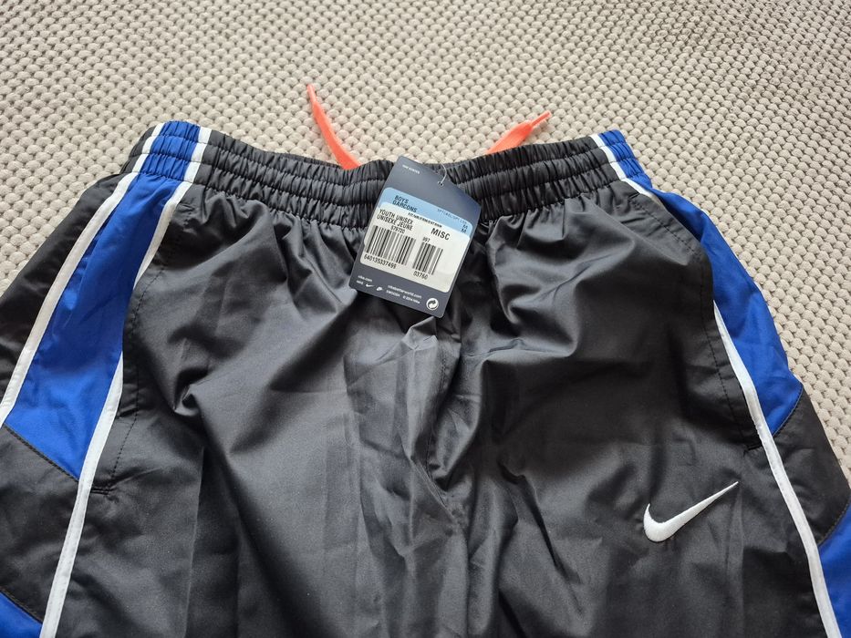 Nowe Spodnie Nike sportowe ortalionowe 137-147 M 10-12 YRS