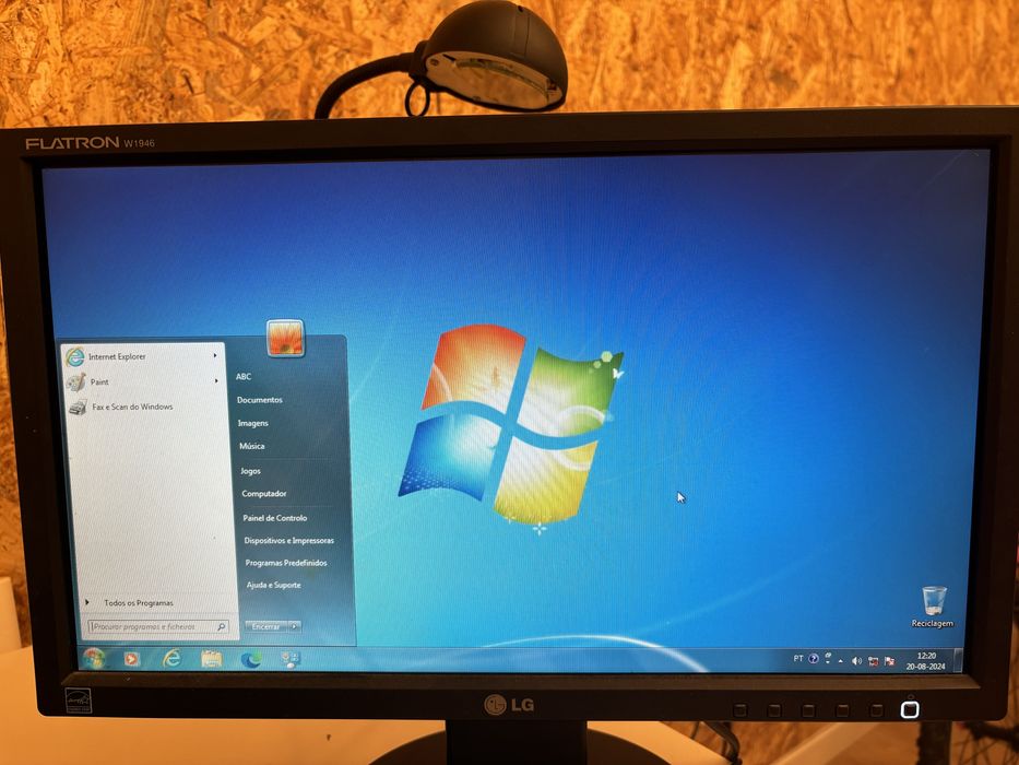 Conjunto de Torres Computador com Monitores