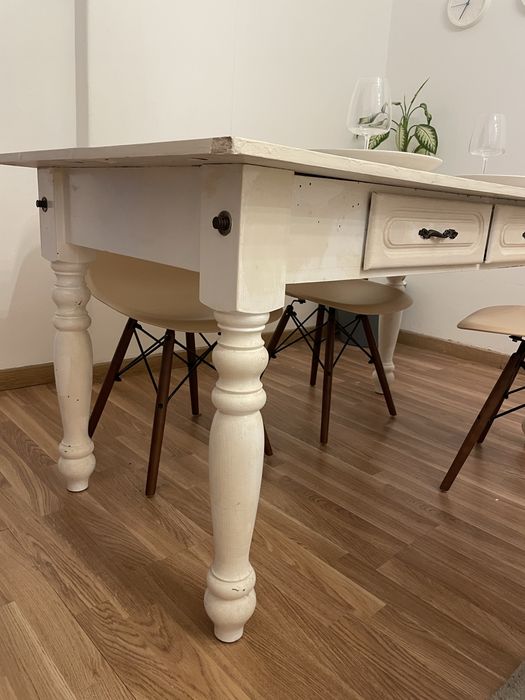 Conjunto de mesa e cadeiras