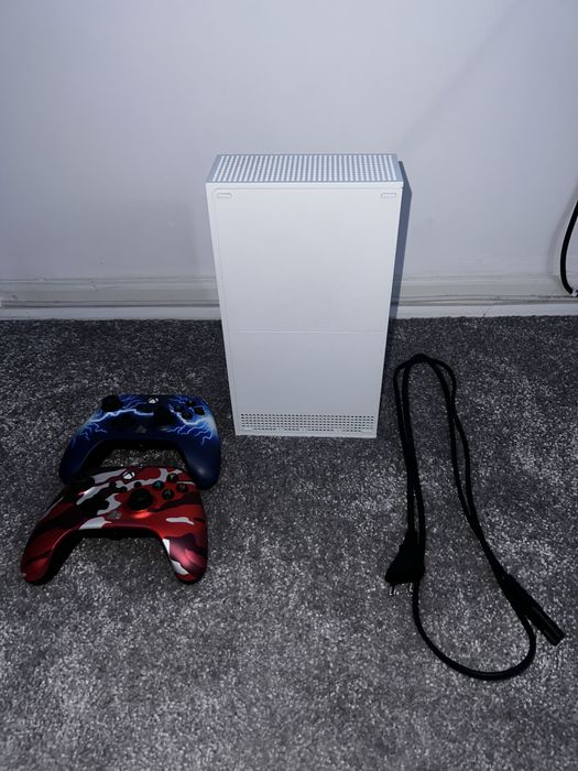 Xbox Series S 512 Gb + 2 Pady + Kabel Zasilania