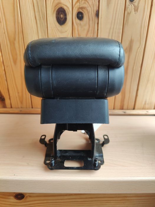 Lexus is 200 Оригинальный подлокотник