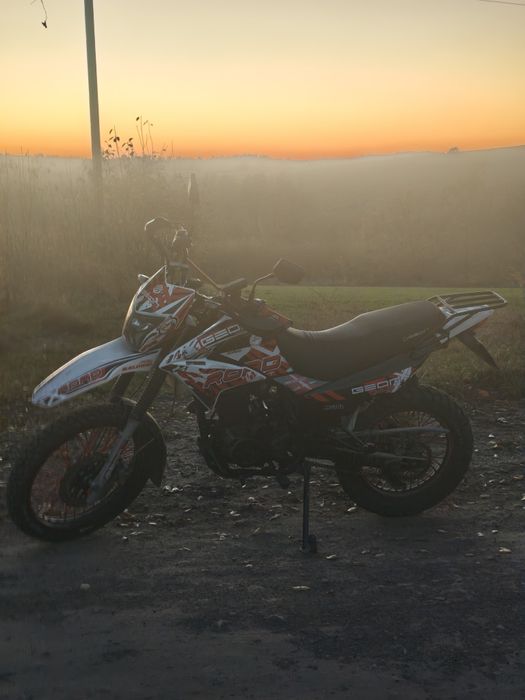 Продаю мотоцикл  Geon X road light 200