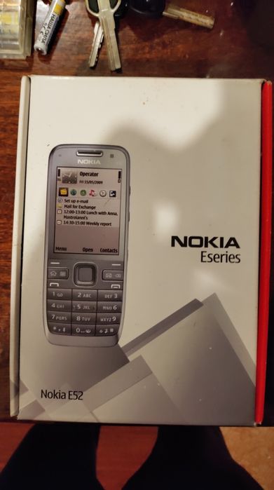 Nokia E52 з оригінальним комплектом