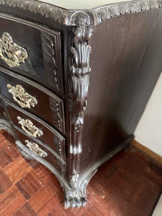 Cómoda e mesas de cabeceir antiga em madeira maciça – excelente estado