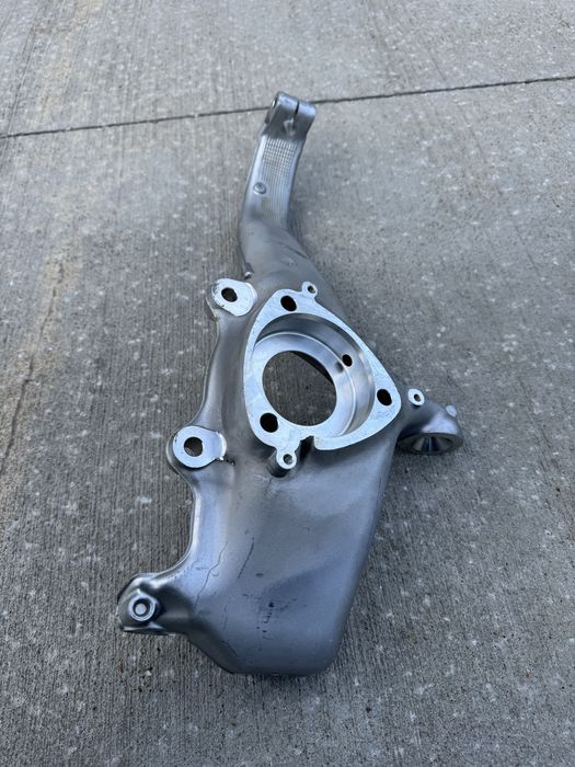 ОРИГІНАЛ Кулак поворотний передній, цапфа Tesla model 3 - 1044311-00-Е