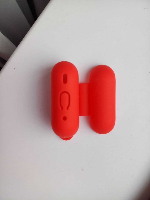 Продам  чехол для наушников на Airpods  Pro 2. Новый . Красный