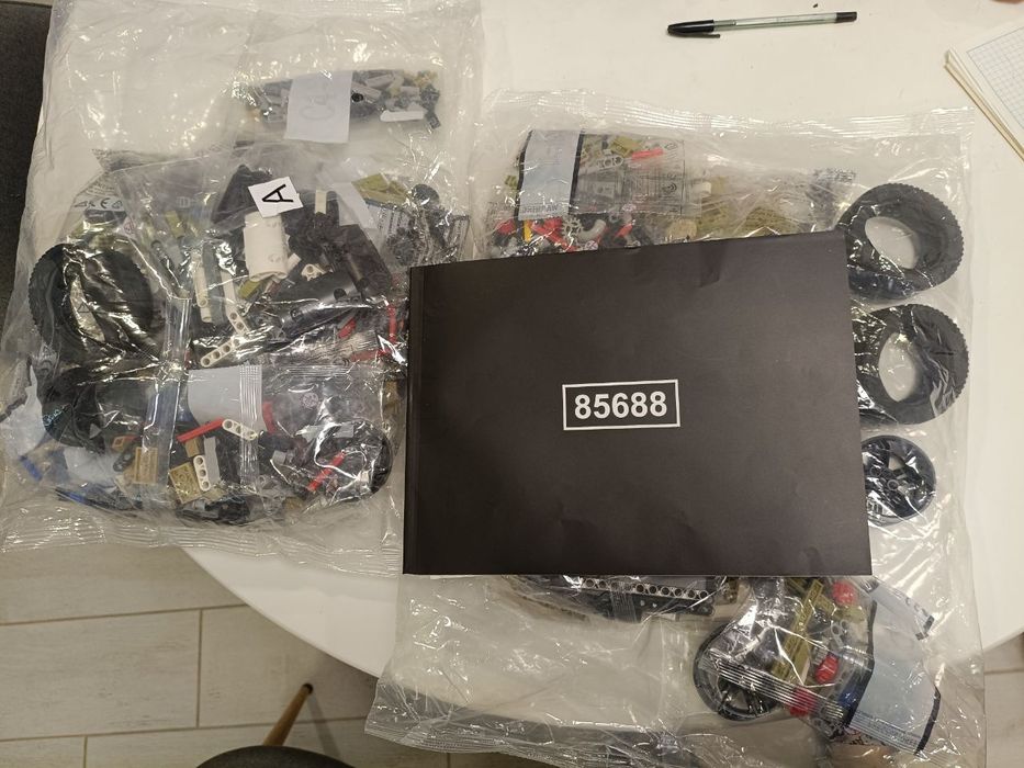 Чудовий Конструктор Technic 42110 Land Rover Defender 2573 деталі