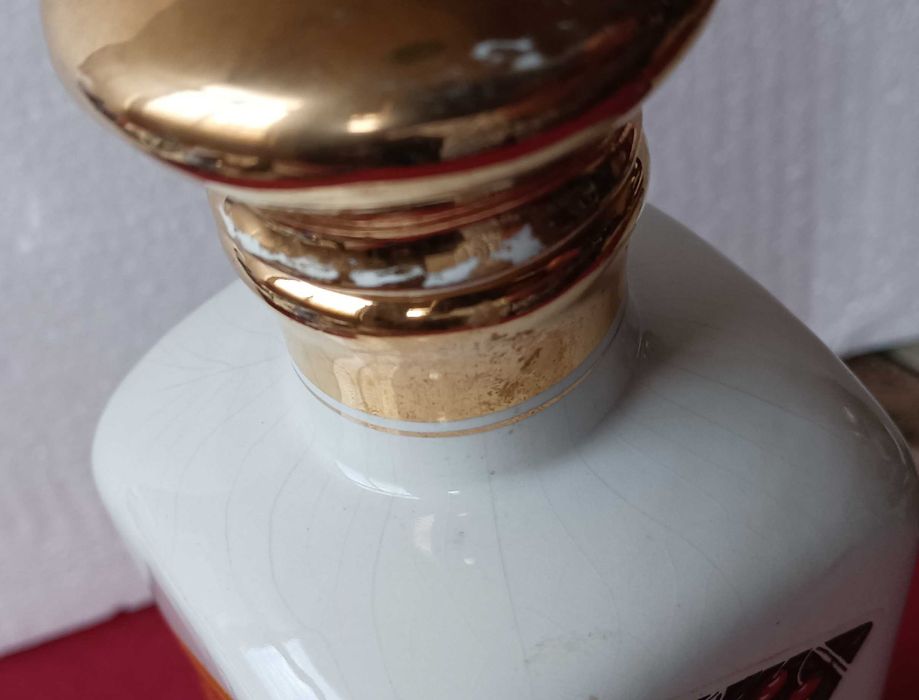 Garrafa de porcelana antiga