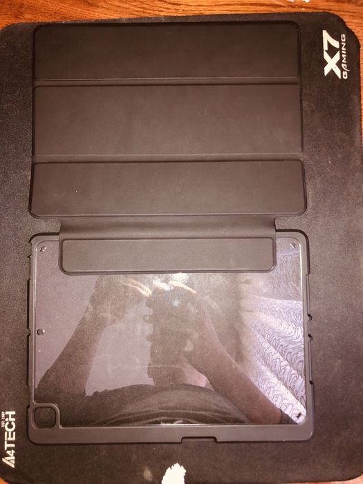 Чехлы на айпад 10