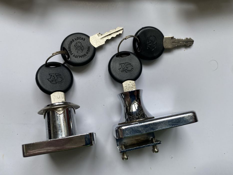 Замок мебельный , петли ДВП/Стекло