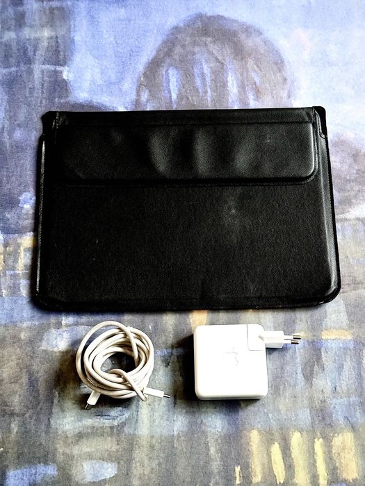 LIKE NEW | MacBook Pro 13-inch, 2020 | i5 | 8GB RAM | 256GB