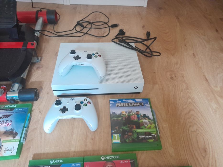 Xbox One S + Kierownica THRUSTMASTER Ferrari 458 Spider +stojak