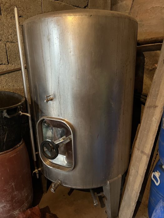 Cubas de inox, relador, prensa de lagar etc