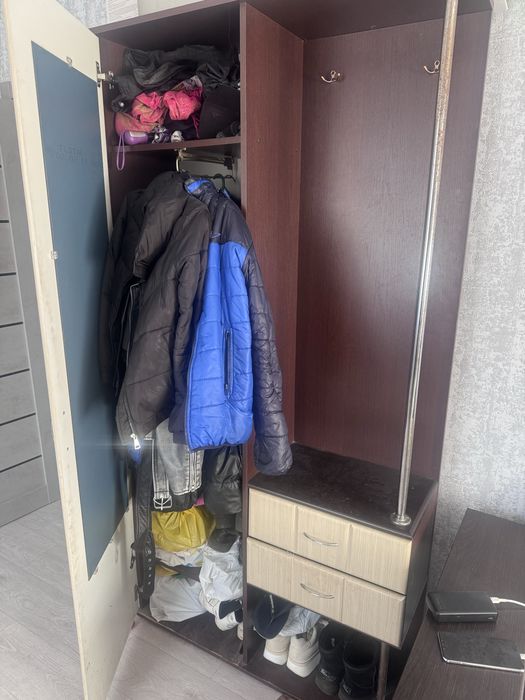 Продам гарну шафу у коридор