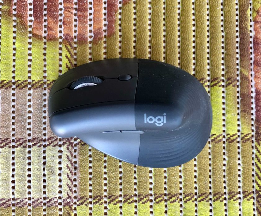 Вертикальная беспроводная мышь Logitech Lift (Bluetooth)