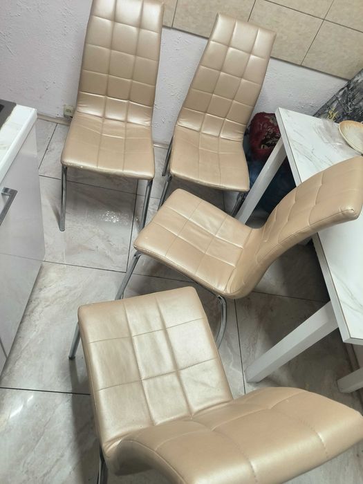 Продам набор стульев